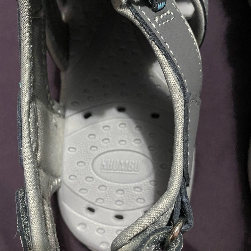 Water sandals. Never worn. Ladies size 9, but the fit more like a 9.5. - Picture 4 of 5